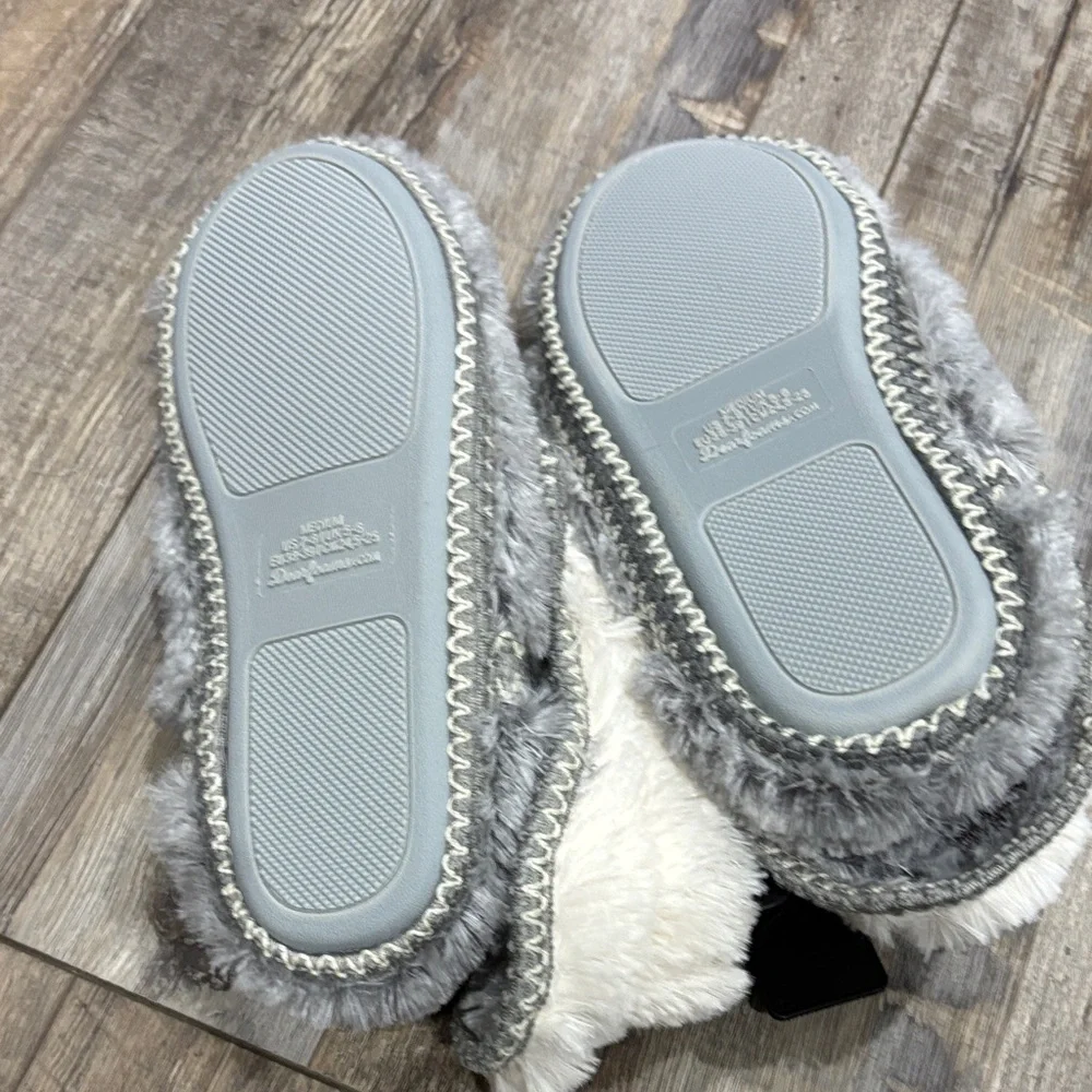 Dearfoams Fluffy Gray and Cream Slippers - Picture 3 of 3